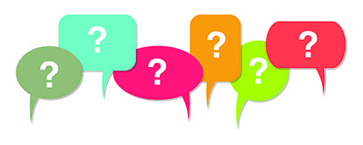 Fragezeichen in bunten Sprechblasen